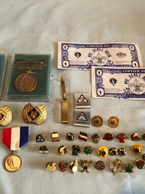 MIXED LOT Boy Scout Pins, One Scout Bucks, On My Honor Medal & More! #F32